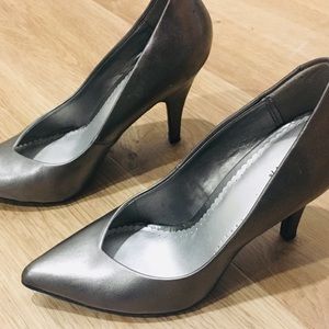 Shimmering charcoal heels